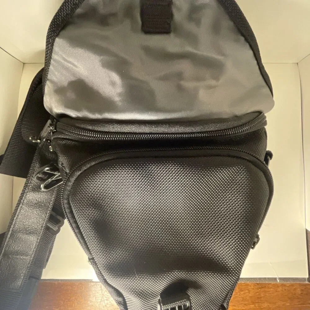 Tamrac Camera Bag Black 5683 SLR DSLR Adjustable Strap Pockets Handle Mint Cond